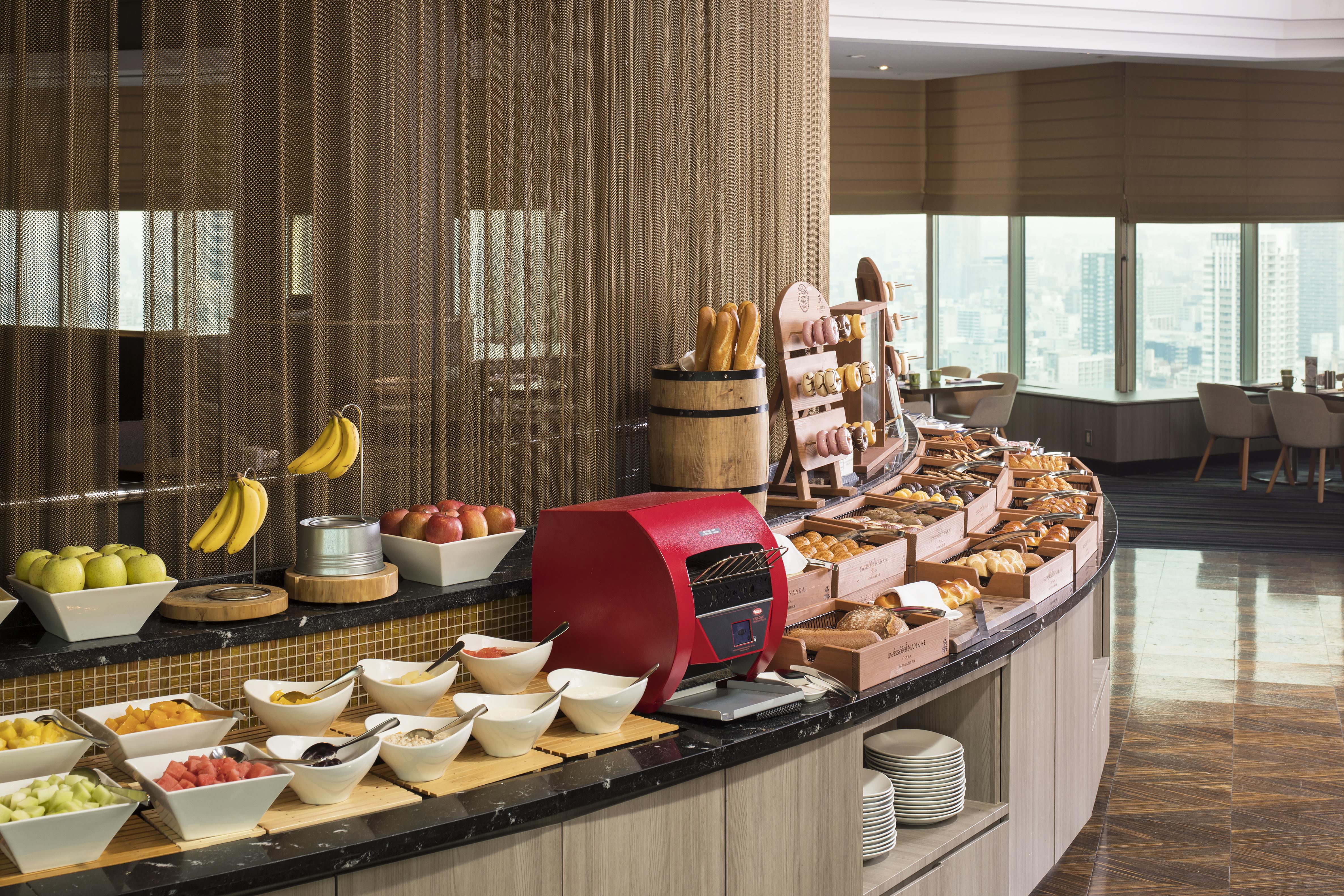 Swissotel Nankai Осака Екстериор снимка A buffet at a hotel