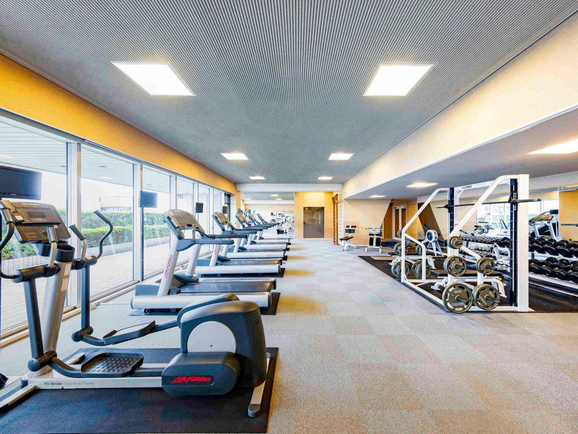 Swissotel Nankai Осака Екстериор снимка The gym at the hotel