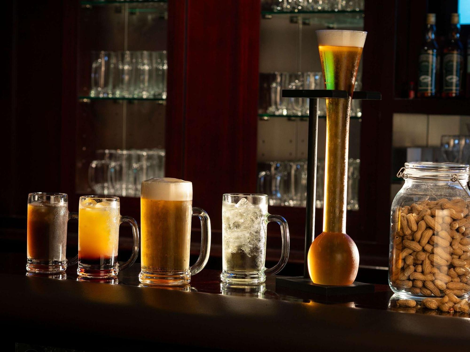 Swissotel Nankai Осака Екстериор снимка A variety of beer glasses
