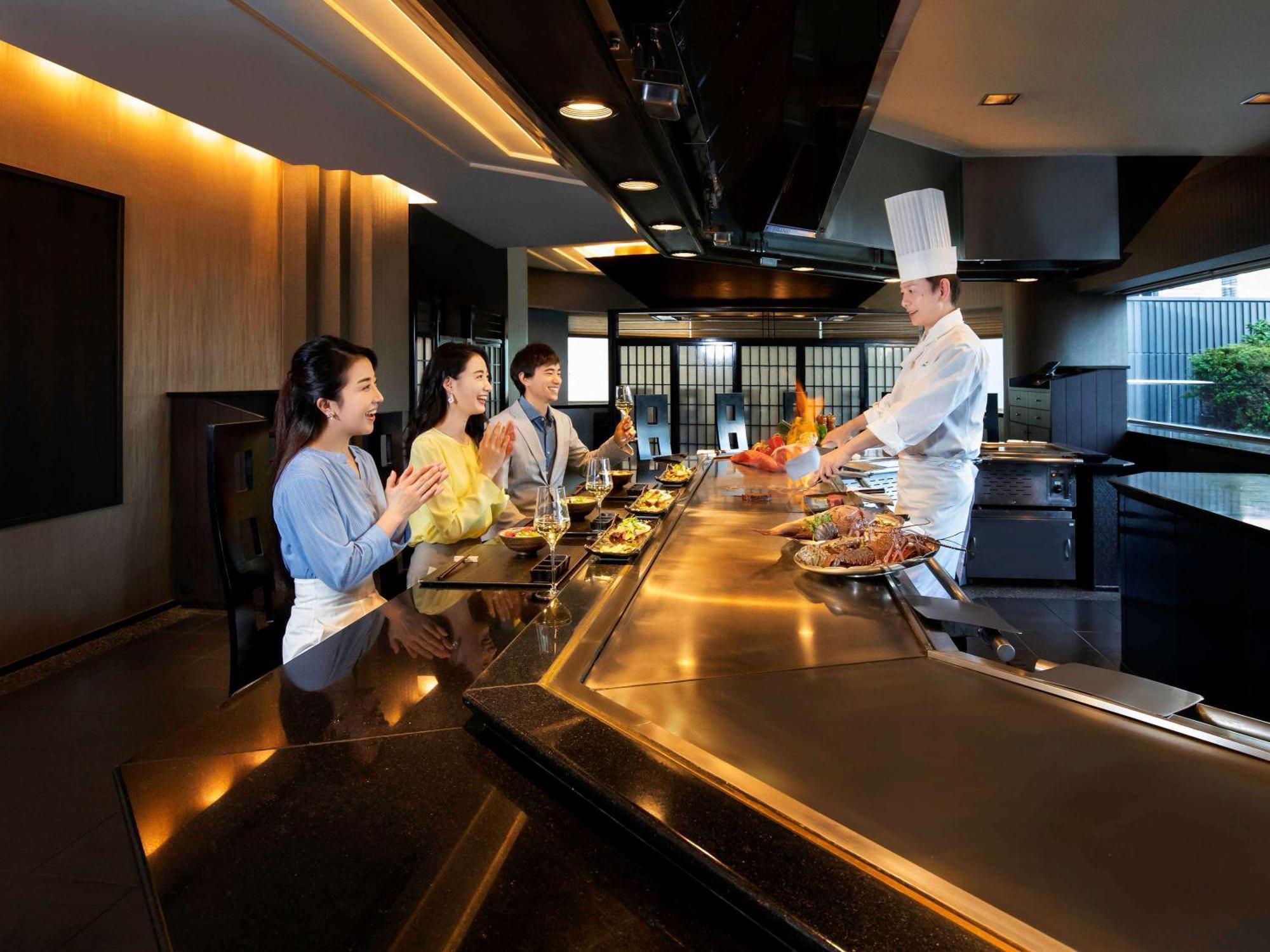 Swissotel Nankai Осака Екстериор снимка A Japanese restaurant