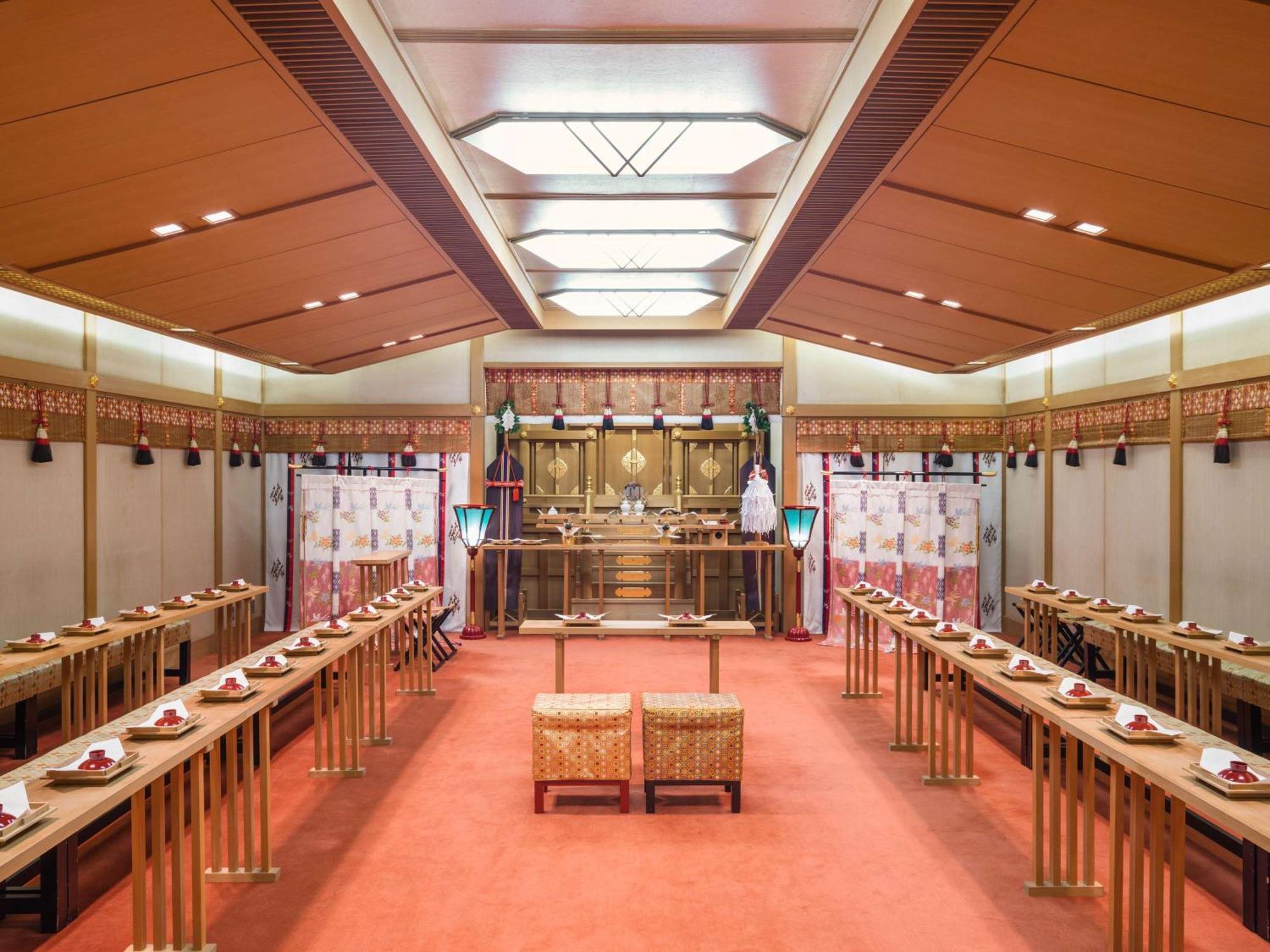 Swissotel Nankai Осака Екстериор снимка The interior of a shinto shrine